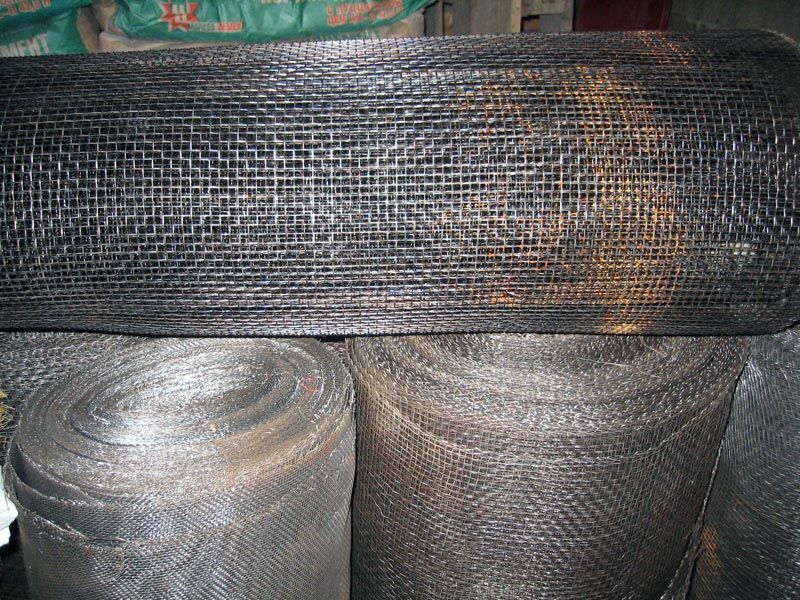 Плетенная сеточка с черного метала