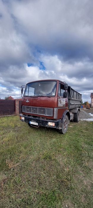Вивіз сміття меблів непотрібних речей листя гілок