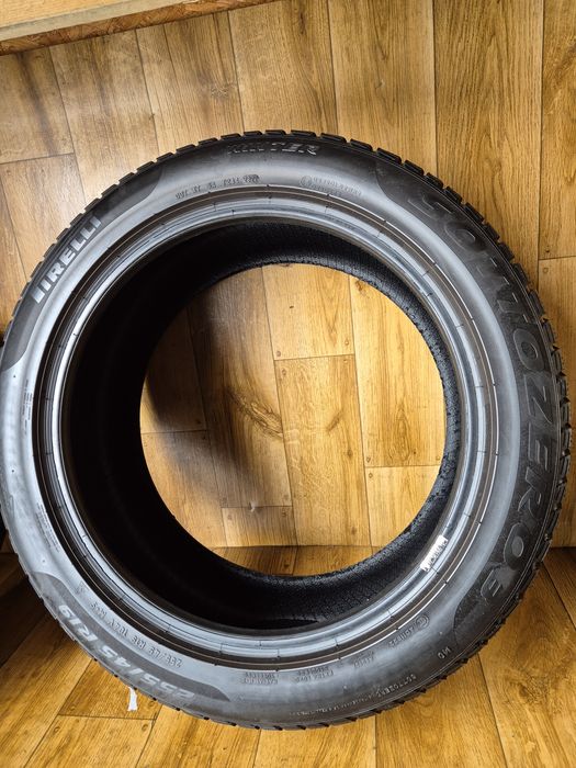 255/45/19 Pirelli Sottozero 3 Para zima 7mm 2022r