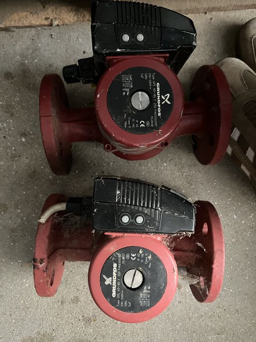Lote 6 Bombas Circuladoras Grundfos (UPE 40-80 + Modelos UPS/UMC)
