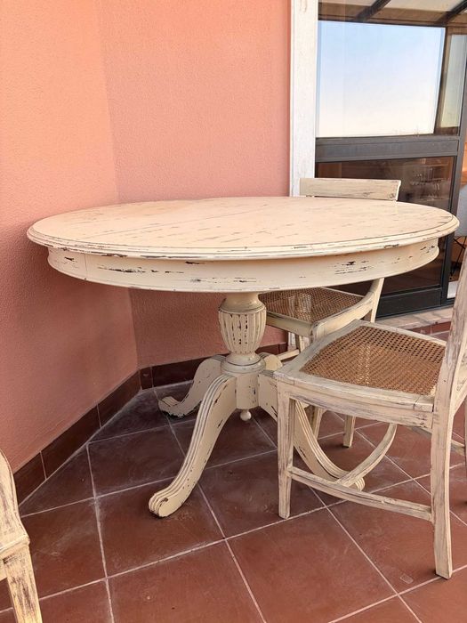 Conjunto mesa extensivél e cadeiras restauradas