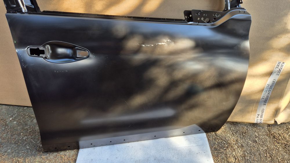 Drzwi prawy przód peugeot 2008 nowe oryginał 13-