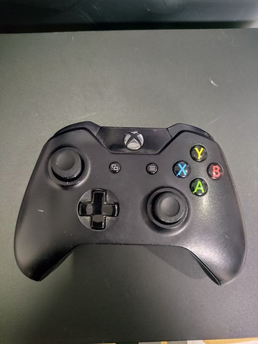 Xbox one x 1 TB  два оригінальні джойстики