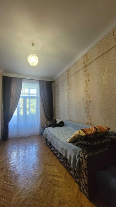 Продам 3-х кімнатну квартиру.