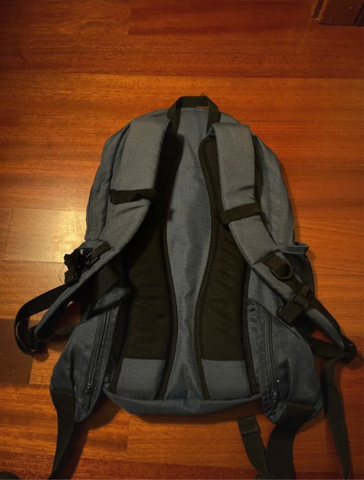 Mochila com capa de chuva