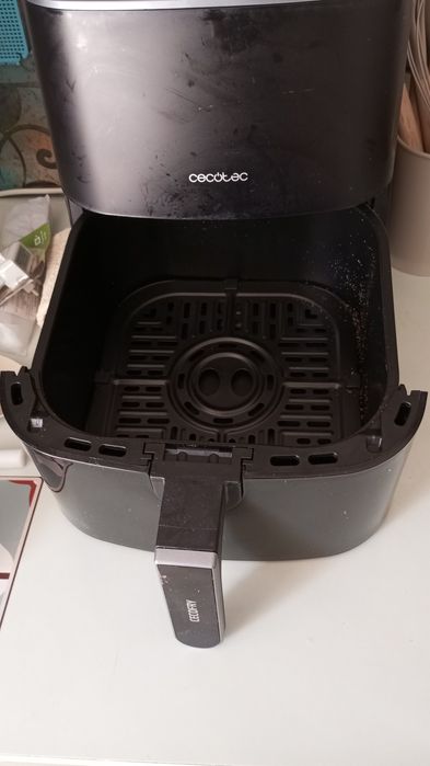 Airfryer de 6 litros semi nova