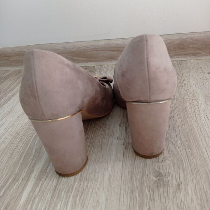 Buty damskie beżowe obcas słupek 39