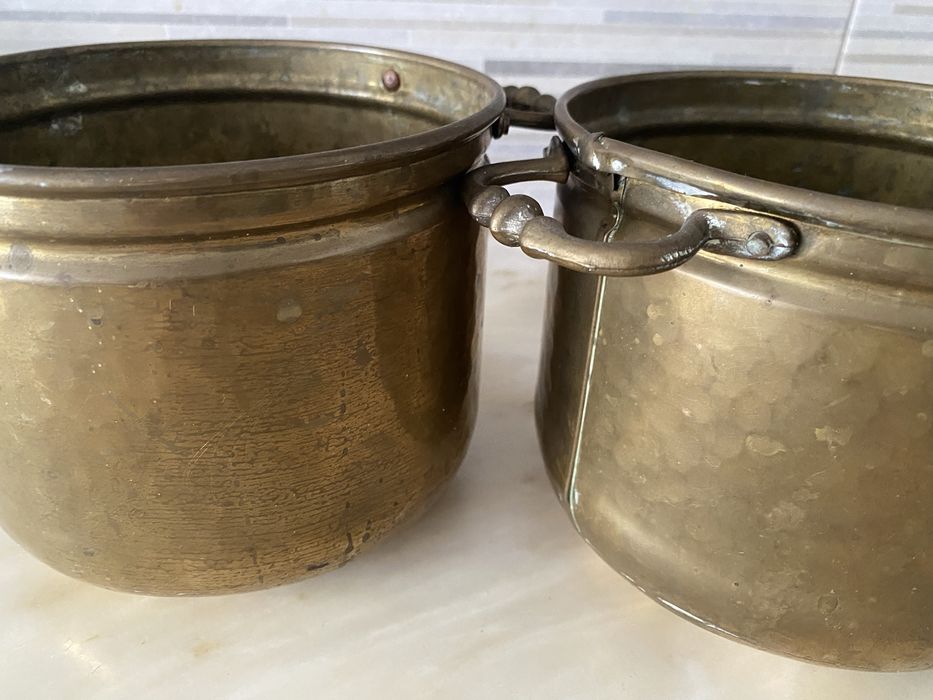 Par de cachepots antigos em latao artesanal martelado