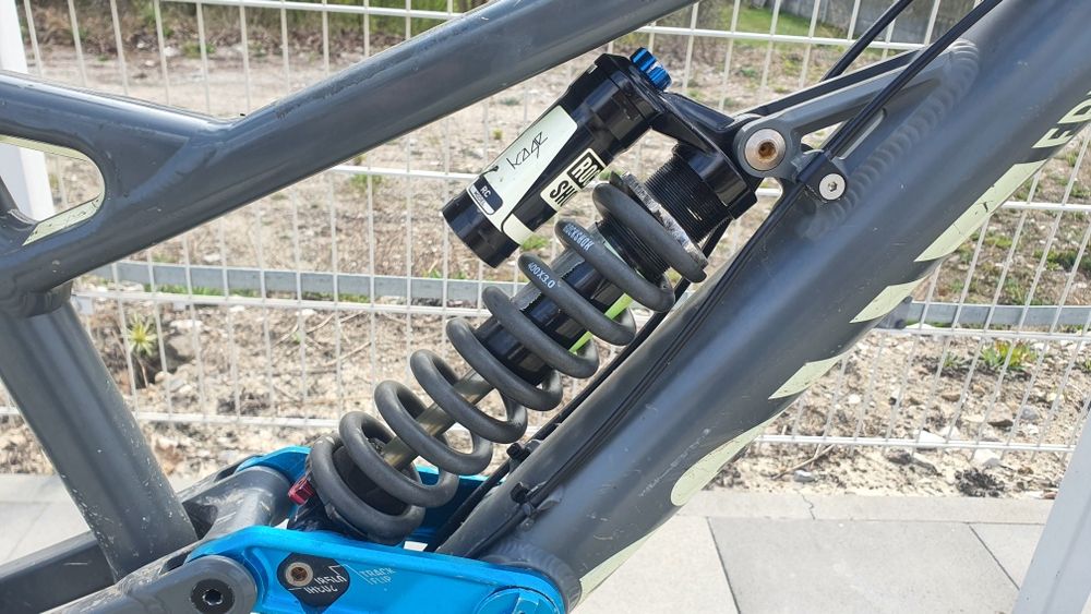 Rower Downhill DH FR Canyon Torque FRX Specialized Demo Big Hit Rock ...