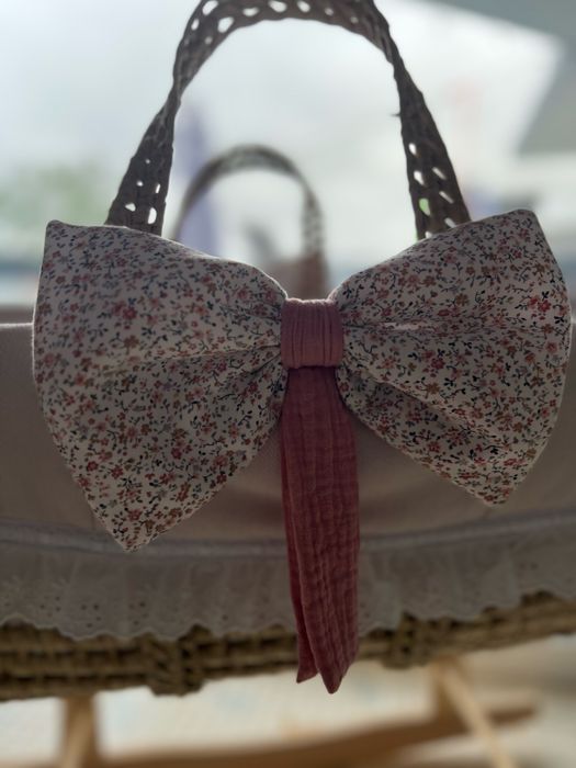 Alcofa e suporte com baloiço