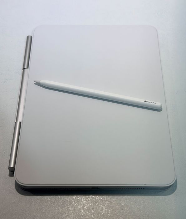 Wzorowy! cały zestaw - Apple iPad Pro (M4) OLED + Apple Magic Keyboard + Pencil Pro | 100% baterii