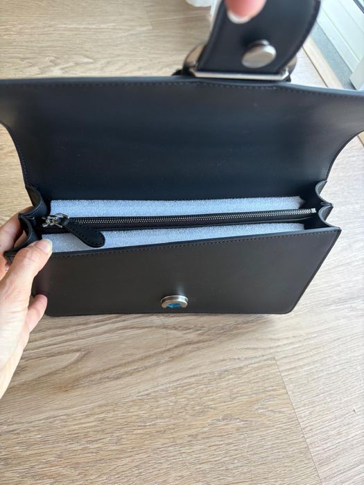 Mala PINKO preta