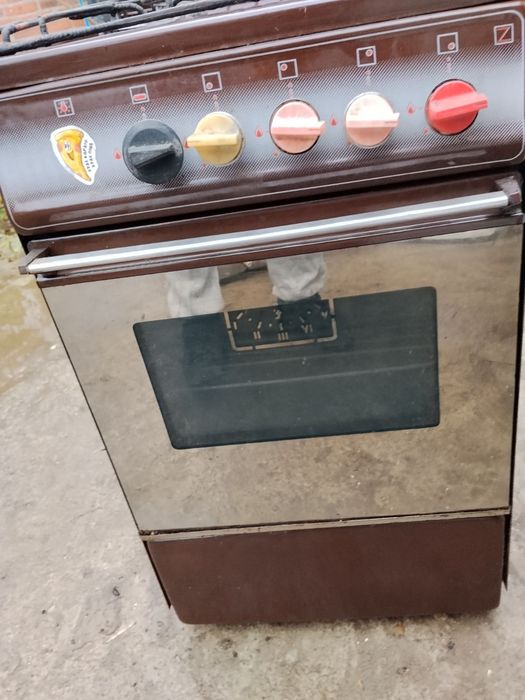 Газ плита з газовою духовкою в гарному стані