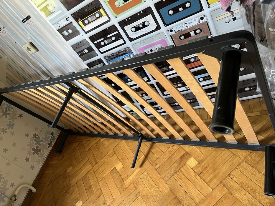 Каркас для кровати с ламелями и матрасом