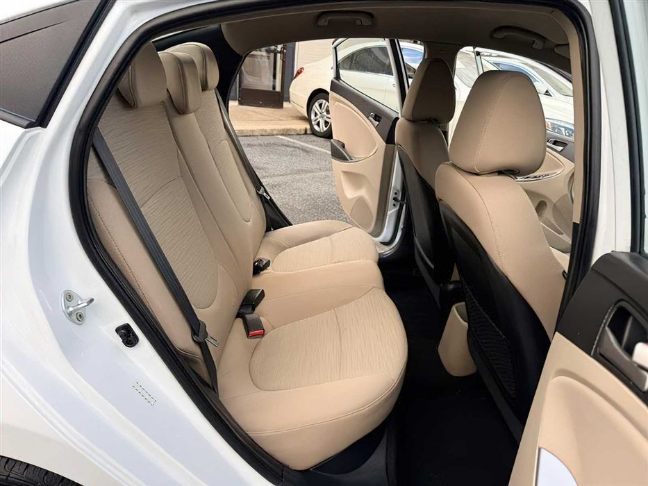 Hyundai Accent Sport      2015