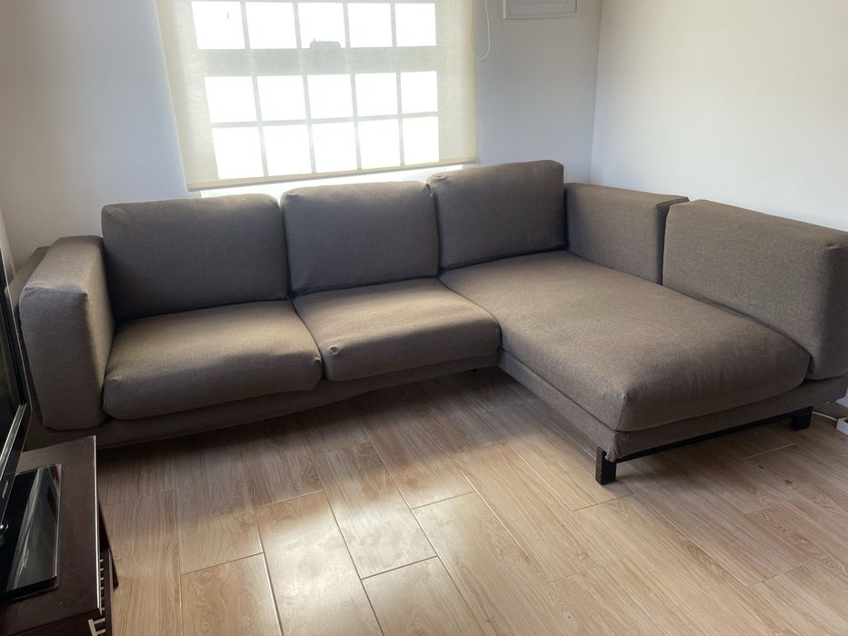 Sofá com chaise longue