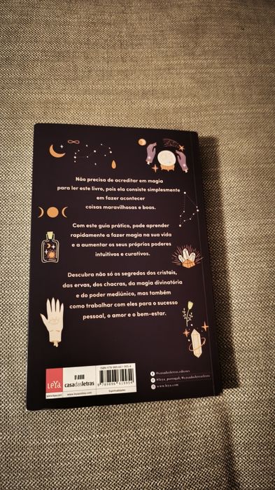 Livro "O pequeno livro da prática da magia" - Sarah Bartlett / Astrologia, Cristais e Aura