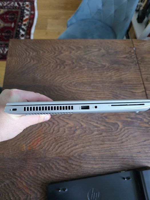 HP Probook 640 G5 plus stacja ładująca
