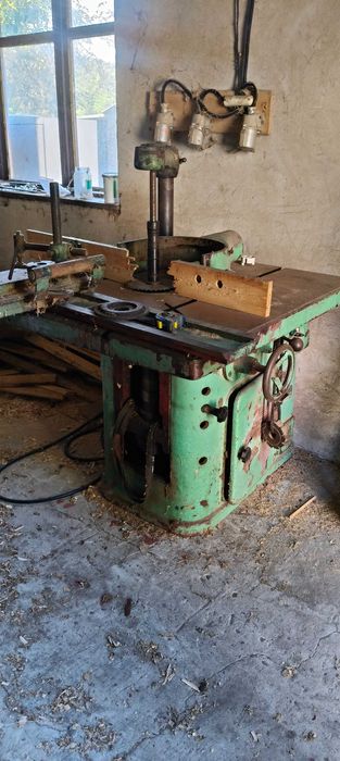 Frezarka dolnowrzecionowa do drewna