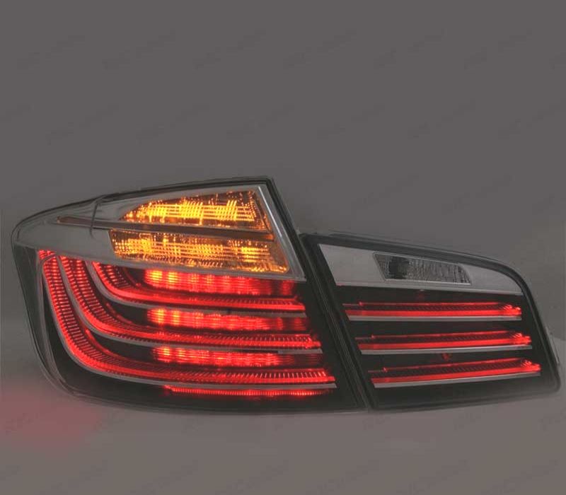 FAROLINS TRASEIROS BMW F10 10-13 LIGHT BAR FUNDO PRETO FUMADOS
