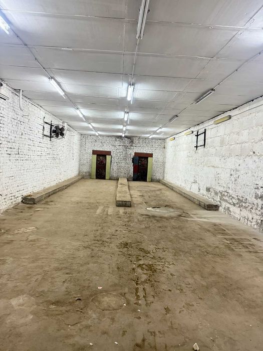 Здається складське приміщення площею 350 кв.м. Вигідна ціна. Рампа