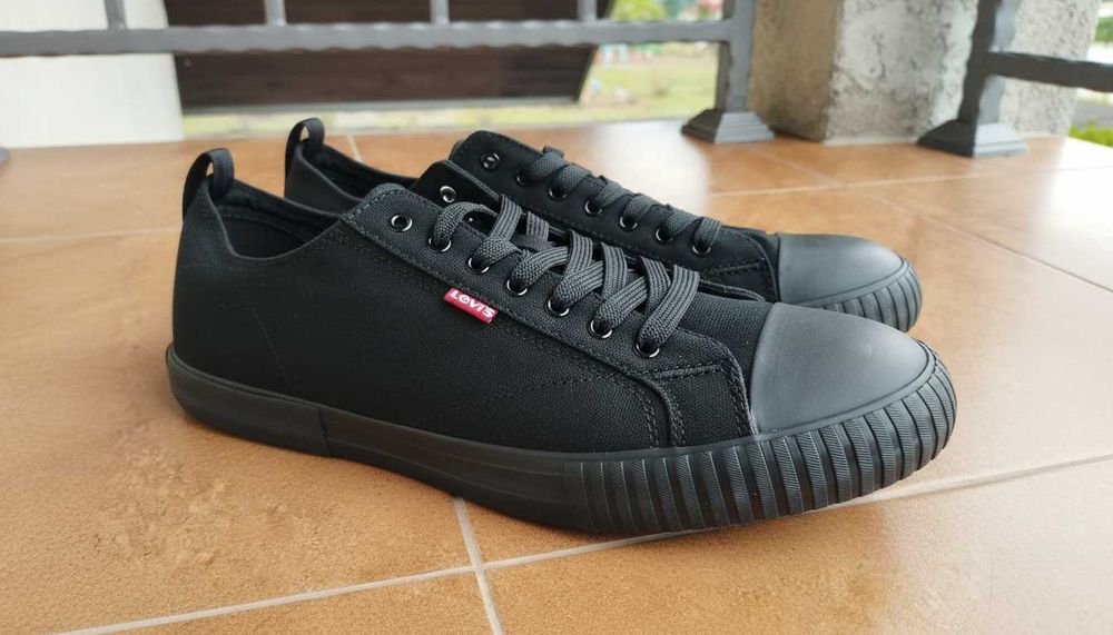 Nowe męskie trampki Levi’s – rozmiar 46,5