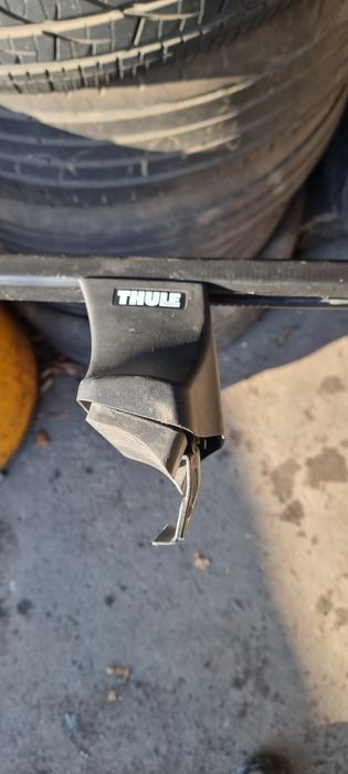 Thule Toyota Land Cruiser багажник  з лижними кріпленнями
