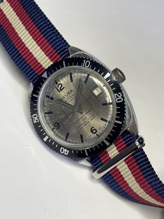 Relogio sicura diver a trabalhar