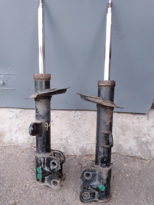 Амортизаторы задние от Hyundai б/у