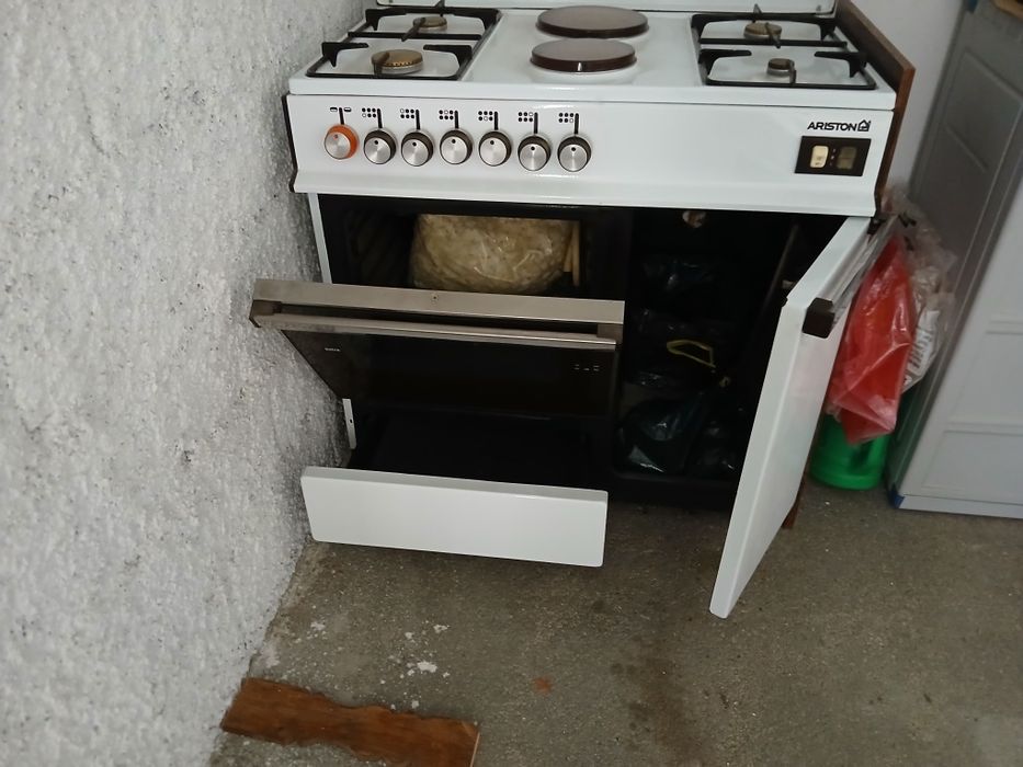 Fogao com 4 bicos a gaz e 2 eletricos