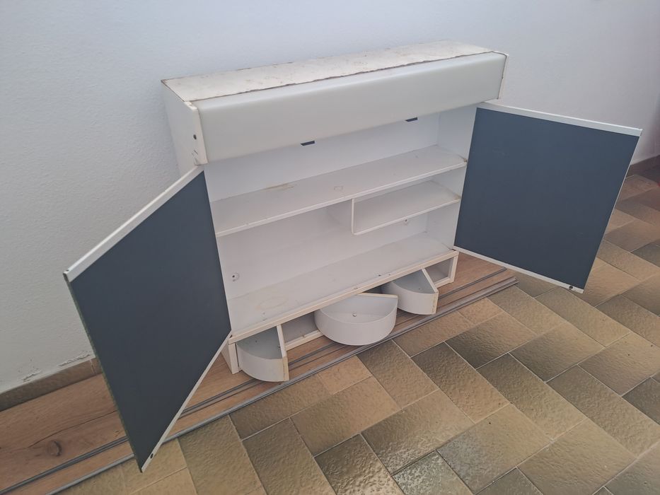 Armário de casa de banho