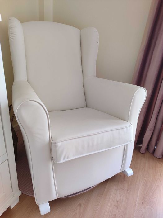 Poltrona de amamentação com baloiço