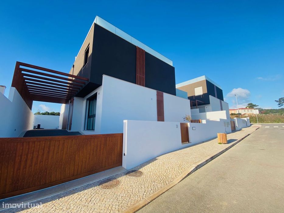 Moradias T4 de qualidade superior com piscina - Salir do Porto