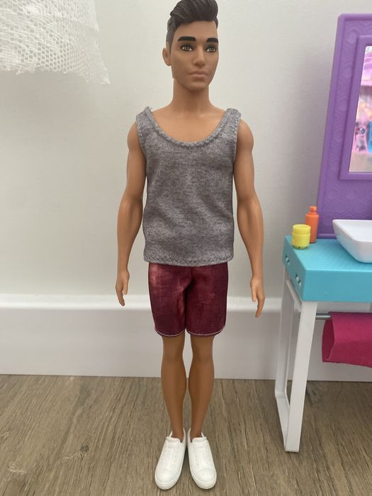 Lalka Ken Barbie z toaletką