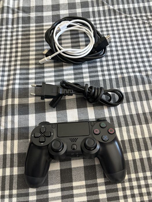 Playstation 4 Slim 500gb + 2 jogos
