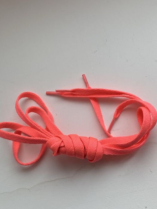 Różowe sznurówki neon