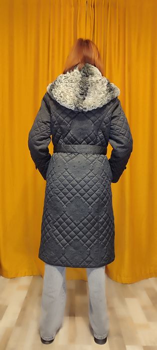 Пальто зимове з відчіпним хутровим капюшоном