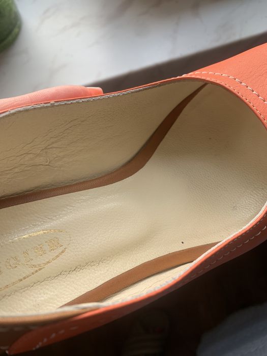 Sandałki na koturnie skóra koralowe