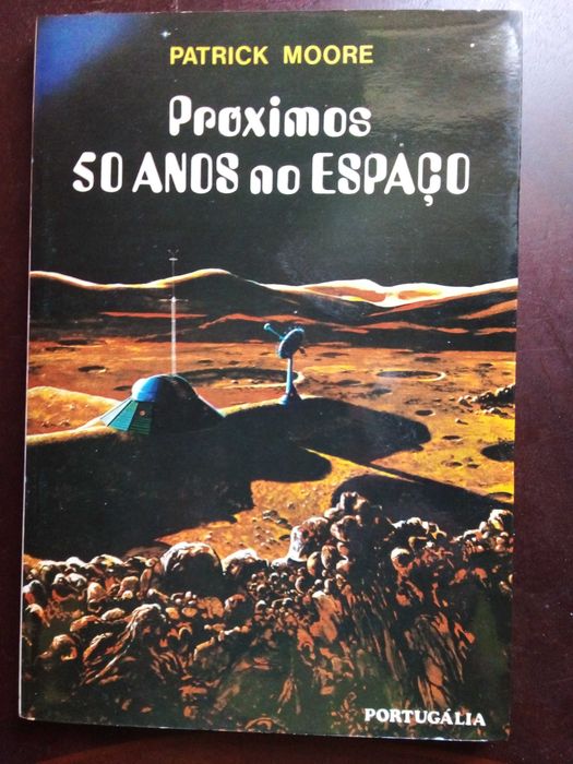 Livro de Patrick Moore com o titulo «Próximos 50 Anos no Espaço»