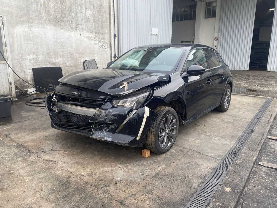 Salvado Peugeot 208 II eletric 136cv | 54.268Km | 2022
