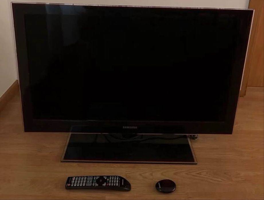 TV LCD Samsung - hdmi 44”