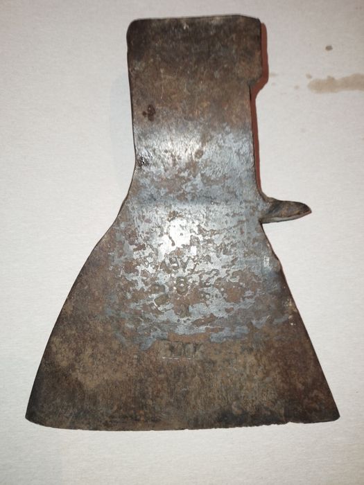 Сокира , топор , колун , вила , пилка. Ключ газовый,  лопатка саперная