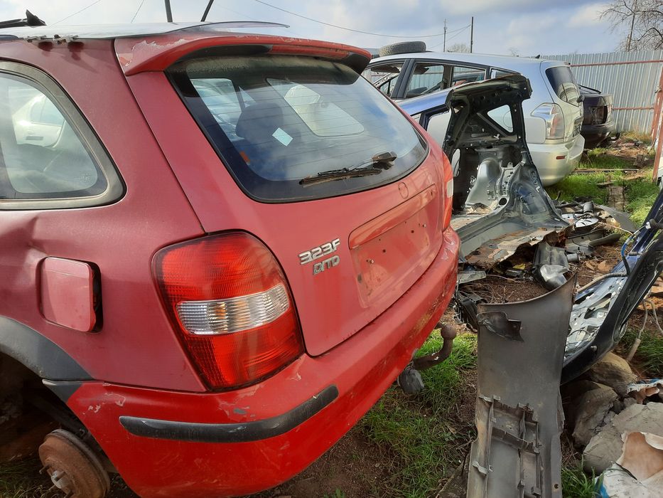 Продам бампер MAZDA 323 F 2000г 2.0 D