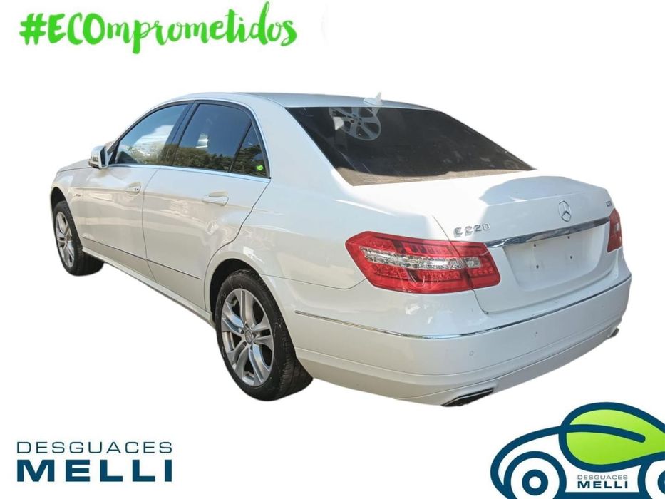 Dobradiça Direita Do Capô Mercedes-Benz Clase