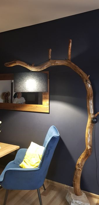 Lampa podłogowa konar drzewa