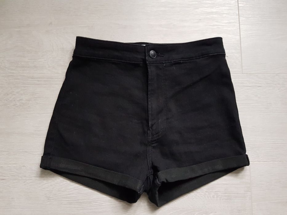 Krótkie spodenki bershka