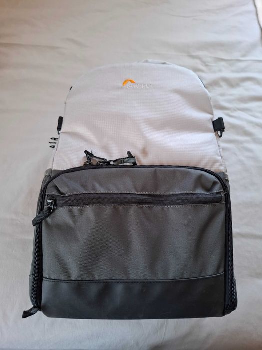 Vendo Mochila fotográfica Lowepro TRUCKEE BP 250 Cinza Semi-Nova