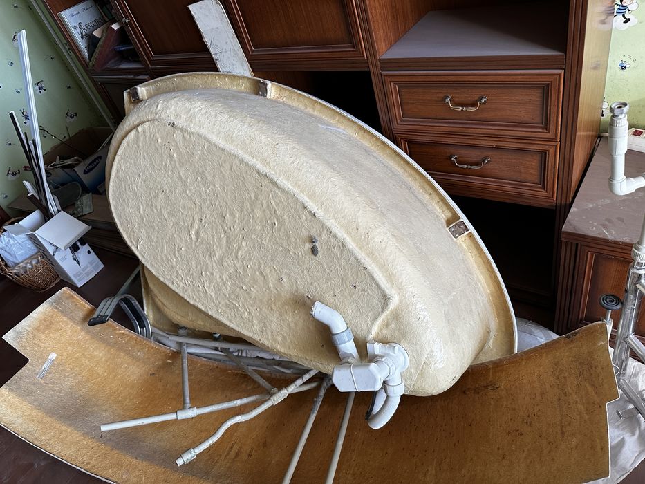 Большая угловая акриловая ванна (асимметричная) + каркас