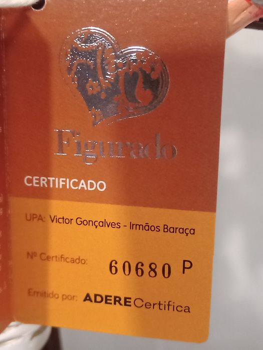 Crucifixo de grandes dimensões figurado de Barcelos irmãos Baraça