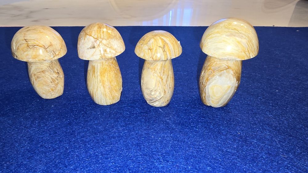 Cogumelo em jaspe policromado